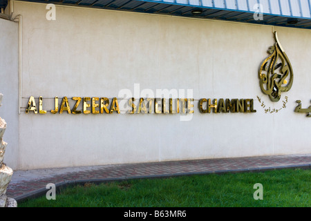 Segno di Al Jazeera Canale Satellitare, sede, Doha, Qatar Foto Stock