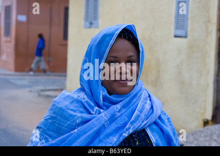 Donna musulmana in St Louis in Senegal Africa occidentale Foto Stock