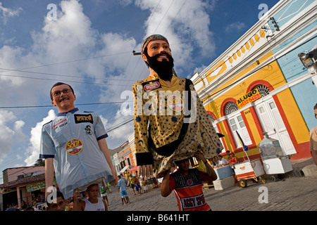 Il Brasile, Olinda, Giant cartapesta burattini utilizzato nel carnevale chiamato Bonecos Gigantes de Olinda Foto Stock