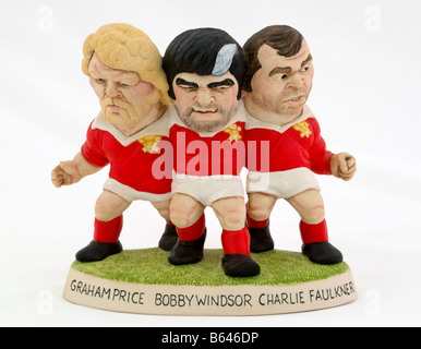 Rugby gallese leggende IL PONTYPOOL fila anteriore realizzato dal mondo di Groggs in Pontypridd South Wales UK Foto Stock