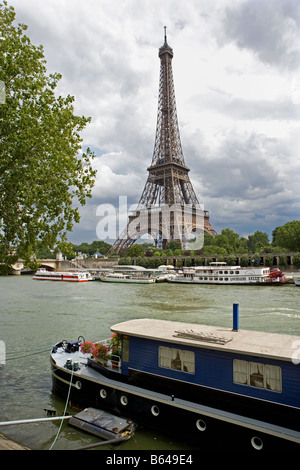 Francia, Parigi, la Torre Eiffel e la Senna Foto Stock