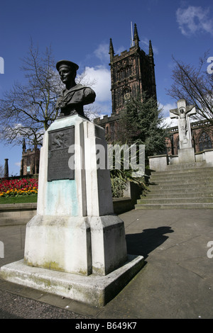 Città di Wolverhampton, Inghilterra. L'AB Douglas Morris Henry Harris RNVR memorial busto in St Peters giardini. Foto Stock