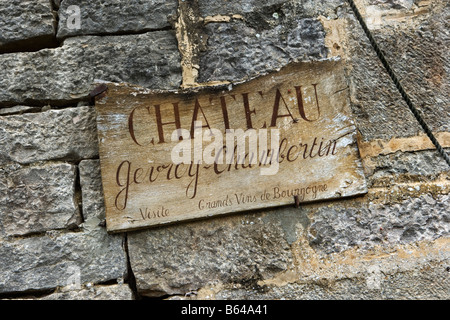 Francia, vicino a Beaune, Borgogna, cantina segno. Foto Stock