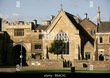 Città di Peterborough, Inghilterra. Il Normanno ad arco sotto la cappella di San Nicola in Minster Precinct. Foto Stock