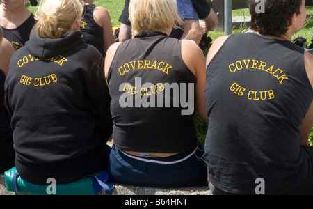 I canottieri del pilota della Cornovaglia concerti presso il porto di Porthleven, Cornwall, Inghilterra, Gran Bretagna, Regno Unito. Foto Stock