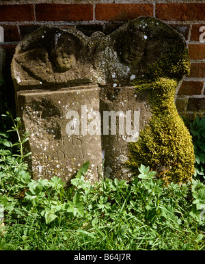 Regno Unito Inghilterra Oxfordshire lapidi in Ewelme sagrato Foto Stock