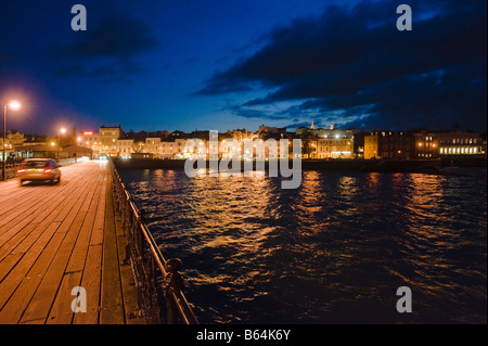 Ryde pier e Esplanade al crepuscolo Foto Stock