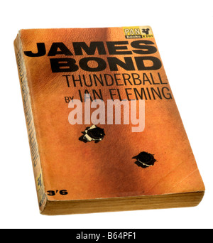 James Bond Thunderball paperback di Ian Fleming Foto Stock