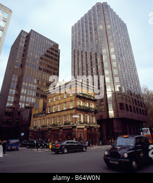 L'Albert Public House. 52 Victoria Street, Westminster, London, SW1. Inghilterra, Regno Unito. Nov 08 Foto Stock