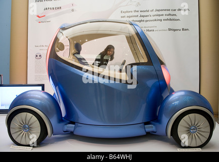 'Mobile cell" al Salone Auto Giappone - Disegni e modelli per le affollate Globe, London Foto Stock