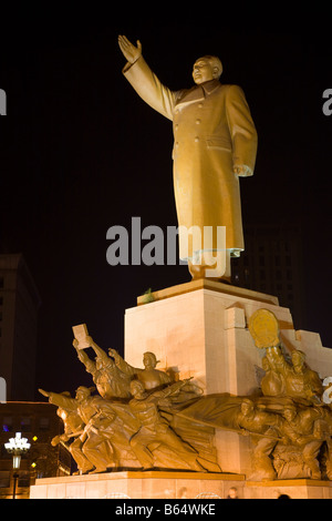 Statua di Mao eroi Zhongshan Square Shenyang Provincia di Liaoning in Cina Foto Stock