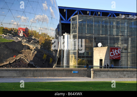 La Cité des sciences et de l'industrie città delle scienze e dell'industria Parigi Francia il Geode schermo gigante cinema Parc de la Villette Foto Stock