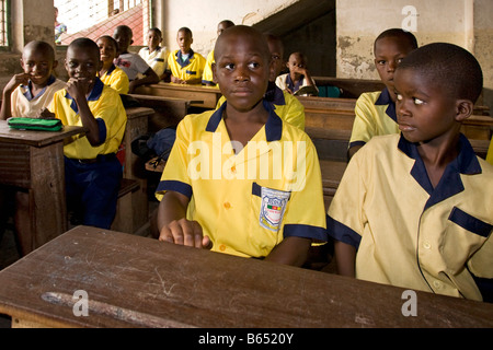 Aula scolastica Douala Camerun Africa Foto Stock