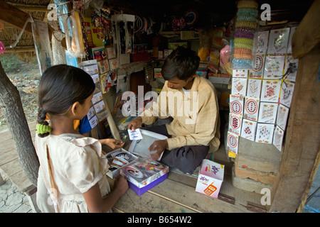 India, Lucknow, Uttar Pradesh, Campagna nei pressi di Rae Bareli, Mercato. Foto Stock