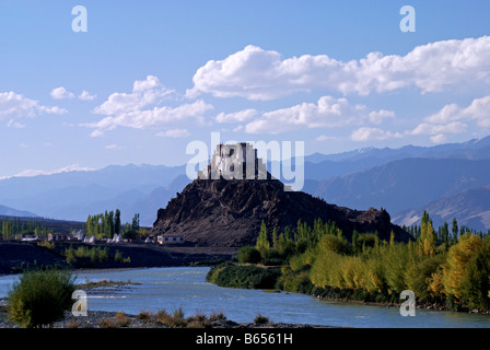 Il monastero di Stakna è bellissimo situato nel fiume Indo letto in Ladakh India. Foto Stock