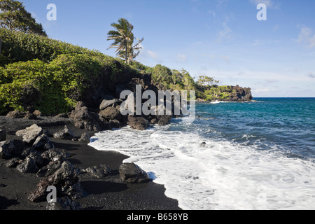 Spiaggia di sabbia nera a Waianapanapa State Park sulla strada di Hana Hawaii Maui USA Foto Stock