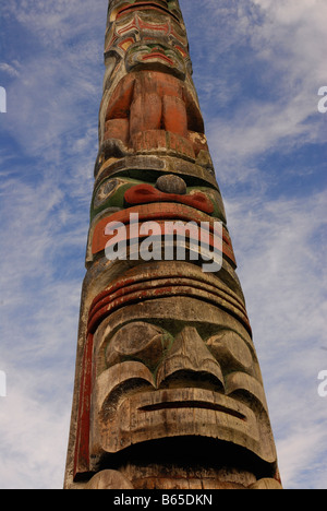 In legno totem haida tradizionale arte indiana vancouver British Columbia canada Foto Stock