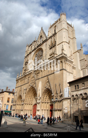 Cattedrale di Saint Jean una cattedrale cattolica romana nella Vieux Lyon quartiere Lyon Francia Foto Stock