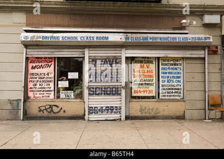 Una chiusa scuola di pilotaggio in Harlem New York NY Stati Uniti 4 Novembre 2008 Foto Stock