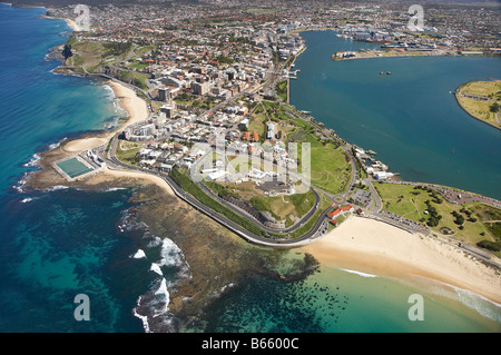 Nobbys spiaggia e porto di Newcastle Newcastle Nuovo Galles del Sud Australia antenna Foto Stock