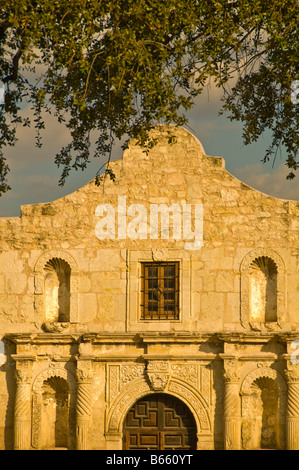 La missione di Alamo, santuario storico monumento di Alamo Plaza San Antonio TX Foto Stock