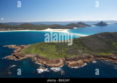 Punto Stephens Fingal Bay a sinistra e Fingal Spit Tomaree Parco Nazionale del Nuovo Galles del Sud Australia antenna Foto Stock