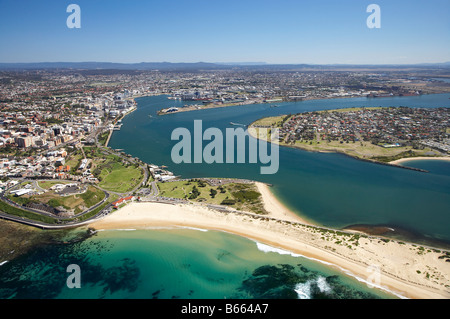 Nobbys spiaggia e porto di Newcastle Newcastle Nuovo Galles del Sud Australia antenna Foto Stock