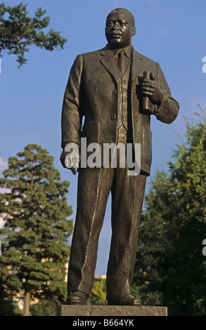 Martin Luther King Statua di fronte diritti civili Institute Birmingham Alabama USA Foto Stock