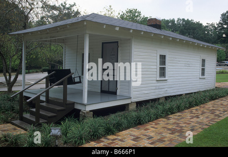 Fucile da caccia Shack Elvis Presleys Casa d'infanzia Tupelo Mississppi US Foto Stock