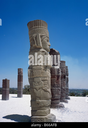 Messico Tula atlanti scolpiti sulla piramide B Foto Stock