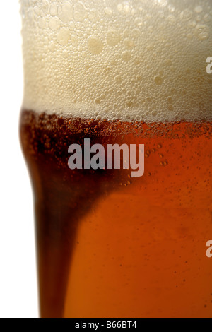 Close up golden bicchiere di birra con testa schiumoso Foto Stock