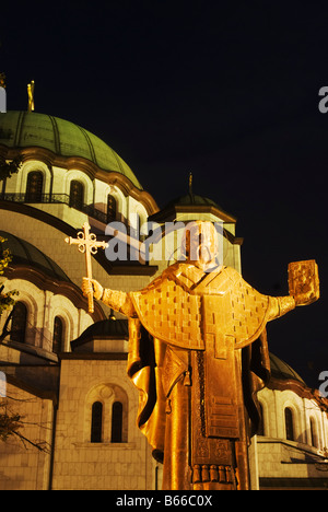 Statua di San Sava al di fuori di Sveti Sava chiesa ortodossa, la più grande chiesa ortodossa nel mondo. Belgrado, Serbia Foto Stock