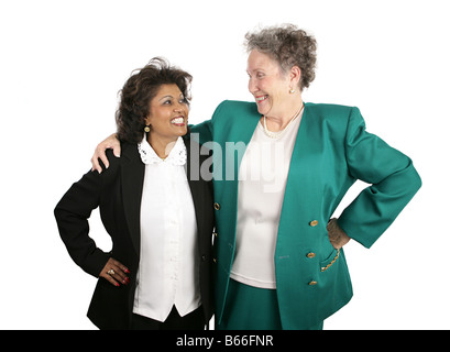 Una femmina di diversi team Aziende per celebrare il loro successo isolato su bianco Foto Stock