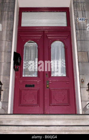 Porta di una vecchia casa in Le Plateau Mont Royal, Montreal, Quebec, Canada Foto Stock