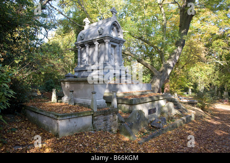 Mausoleo. Il cimitero di Nunhead, London, England, Regno Unito Foto Stock