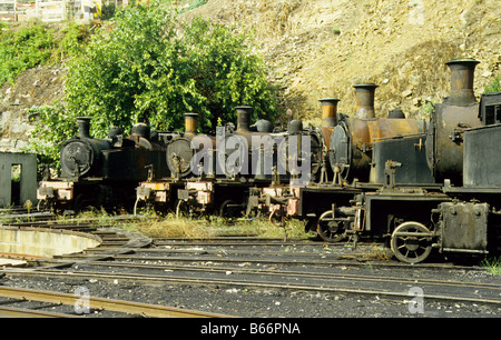 Il vapore lcomotives in attesa di demolizione, Regua, N.Portogallo Foto Stock