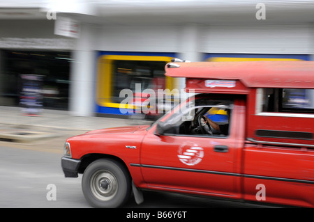 Taxi rosso in Chiang Mai Thailandia del Nord Foto Stock