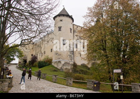 Il castello di Niedzica noto anche come Castello Dunajec, Polonia Meridionale, Europa. Foto Stock