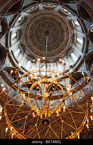 Cupola della chiesa nell'ex residenza degli arcivescovi metropoliti di Bukovyna, Chernivtsi, Oblast di Chernivtsi (provincia), Ucraina Foto Stock