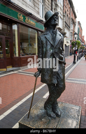 James Joyce statua nel centro della città di Dublino Foto Stock