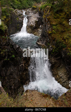 Cascate a Little Qualicum River Falls Provincial Park vicino a Parksville Isola di Vancouver BC nel mese di settembre Foto Stock