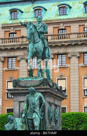 Scultura in bronzo, monumento al re Gustavo Adolfo II, Stoccolma, Svezia Foto Stock