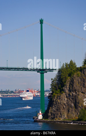 Ponte Lions Gate e NCL nave da crociera Vancouver " British Columbia " Canada Foto Stock