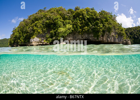 Riflessioni in laguna Micronesia Oceano Pacifico Palau Foto Stock