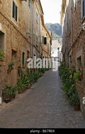 Valdemossa lane corsie sbocciare fiori romantico borgo po Foto Stock