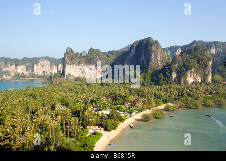 Vista aerea di istmo, Hat Rai Leh Est, Railay Est, Laem Phra Nang, Railey, Krabi, Thailandia, dopo lo tsunami Foto Stock