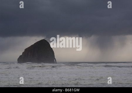 Tempesta su Cape Kiwanda, Portland, Oregon Foto Stock