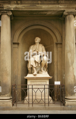 Statua di Filippo Brunelleschi, architetto del Duomo, nella Piazza del Duomo di Firenze (Italia). Foto Stock