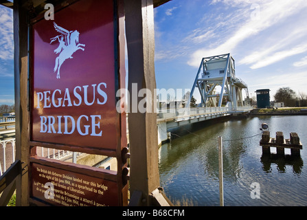Guerra Mondiale 2 landmark, ponte Pegasus, in Normandia, Francia, Europa Foto Stock