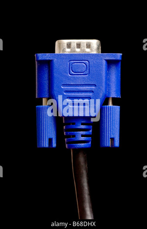 Blu monitor crt cavo isolato su nero Foto Stock